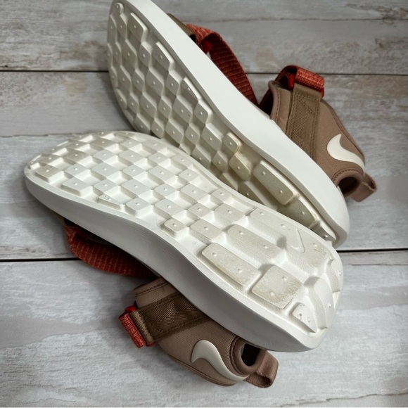 Nike Womens Sz 9.5 Vista Sandals Red Khaki Beach Outdoor Granolacore Gorpcore - Picture 8 of 10
